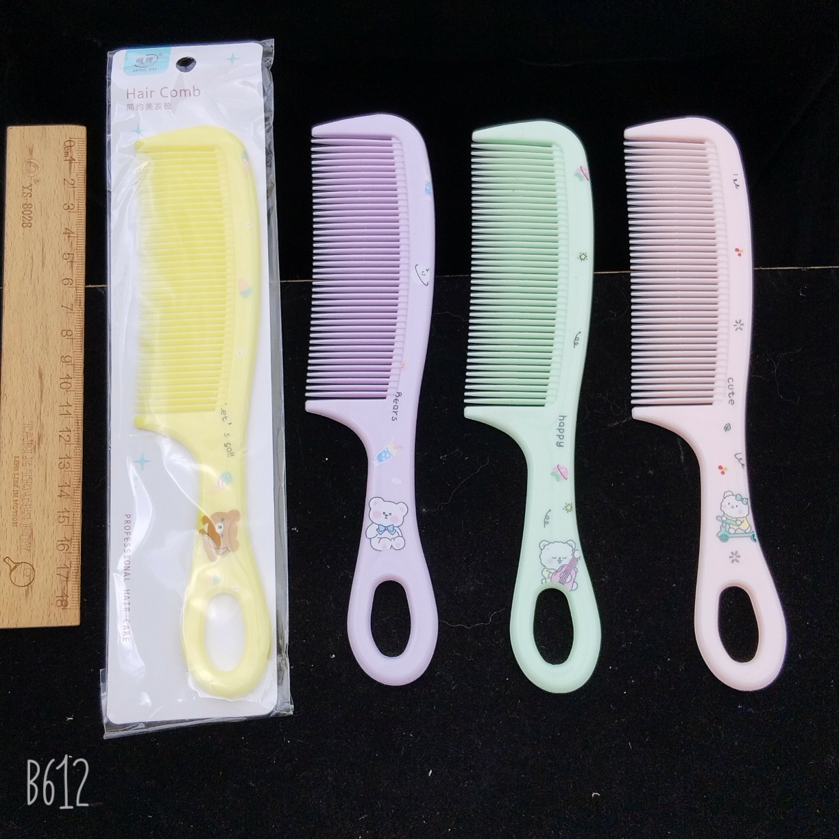 Bonito peine de peinado color macarrón con cojín de aire para masaje, adecuado para uso doméstico y dormitorios estudiantiles, cepillo de pelo de plástico suave con cojín de aire.