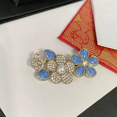 Yaxa sancaqları, Classic Chanel-Style High-End Gold-Plated - cowboy-camellia-brooch