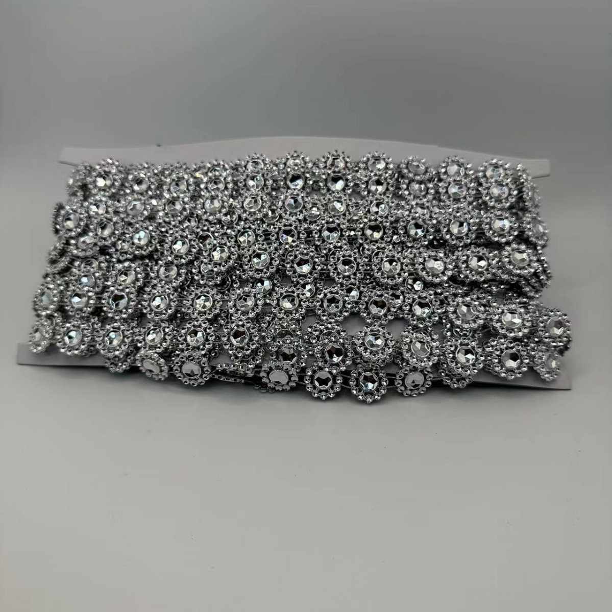 Accesorios de vestuario Accesorios de vestir Accesorios de girasol de una sola tira al por mayor Diamante de hilo Diamante de plástico Diamante de taladro Zapatos y sombreros Adornos
