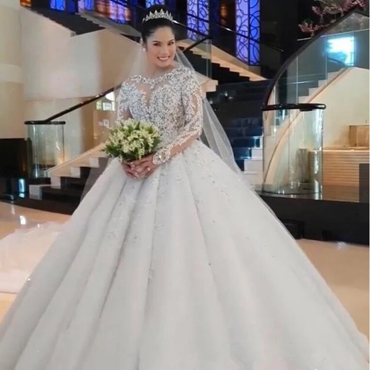 Long-Sleeved Wedding Dress 2026 New Style Lace European and American Rhinestone Large Train Wedding Dress Cross-Border New Elegant Foreign Trade Wedding Dress Long-Sleeved Wedding Dress 2026 New Style Lace European and American Rhinestone Large Train Wedding Dress Cross-Border New Elegant Foreign Trade Wedding Dress