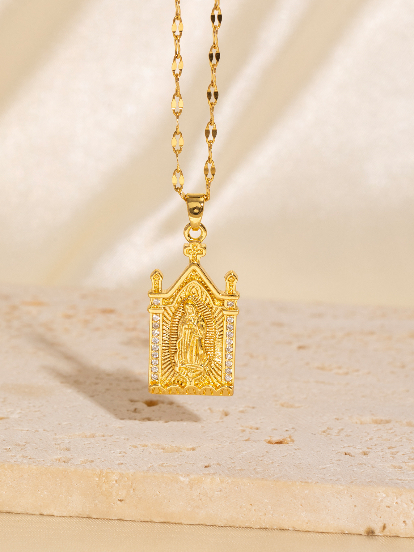Pendant Necklace Classification Copper Plating Virgin Mary Zircon Pendant Necklace