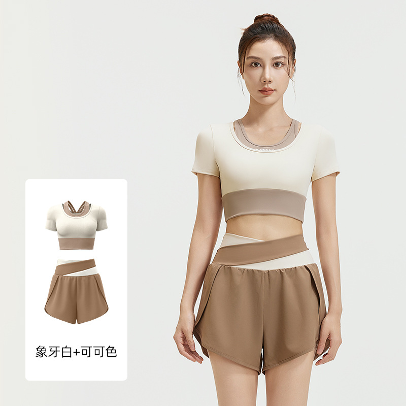 Juyi Tang nuevo color corto de verano deportivo fitness yoga falso dos piezas traje de yoga set de mangas cortas