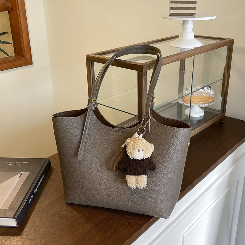 Cross-Border Factory Designer Fashion Women's Shoulder Bag Large Capacity Underarm Bag Pebbled Bear Handbag Trendy