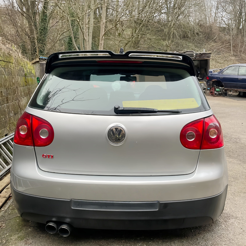Suitable for 2004-2008 Volkswagen Golf 5 GTI, this is a dedicated, glossy black rear spoiler designed for MK5 modifications