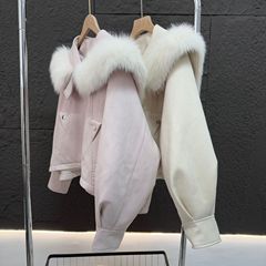 拾い落とす ~ スエードの毛の大きい襟のキツネの毛の羽毛の内の大胆な女性のコートの本当の毛
