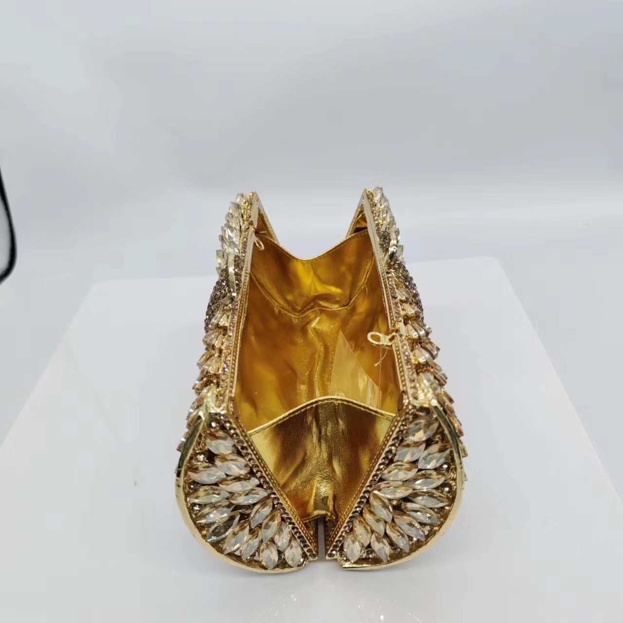 Túi clutch nữ dạ hội đính kim cương giả kim loại rỗng pha lê sang trọng — Đế Vàng Kim Cương, Nền vàng kim cương trắng, Màu tím, Màu bạc chi tiết 14