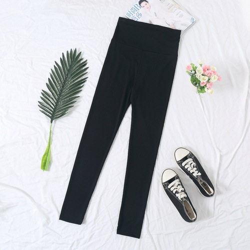 A wide selection of lightweight, spring/summer maternity solid-color cropped pants—adjustable skinny-fit options for autumn, perfect as base-layer long pants for pregnant women.