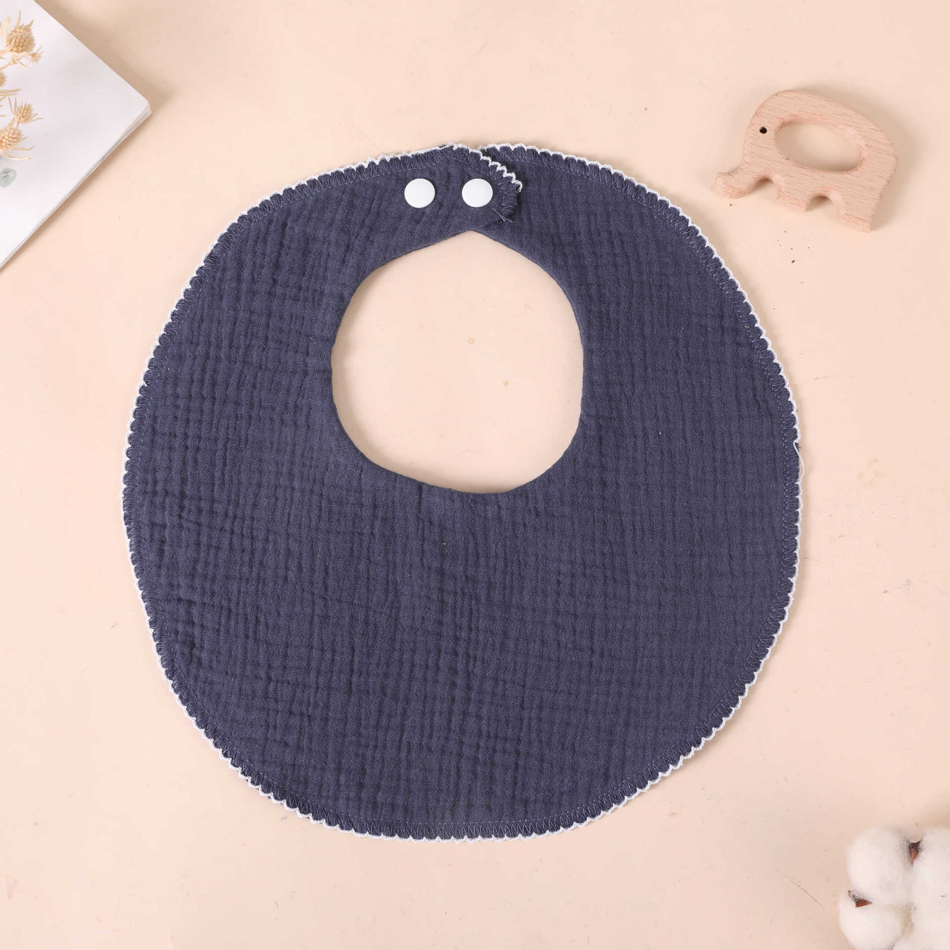 5겹으로 두꺼워진 반원형 네이비 블루 타액 수건