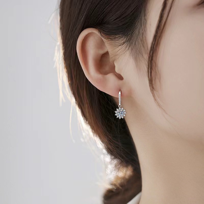 Nuovi orecchini in moissanite placcati in oro bianco con rame, gancio per orecchini di alta qualità a forma di girasole, orecchini da donna da un carato_voghion.com