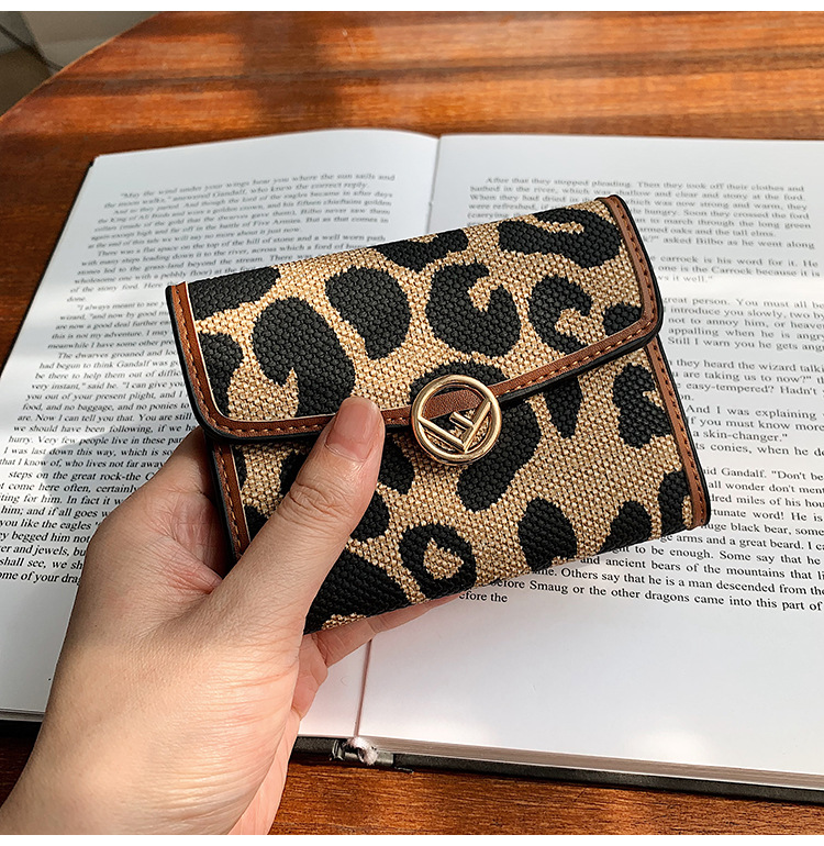 Leopard Print Retro Wallet Female Short New Printed Coin Purse Multi-card Card Bag Wholesale display picture 7