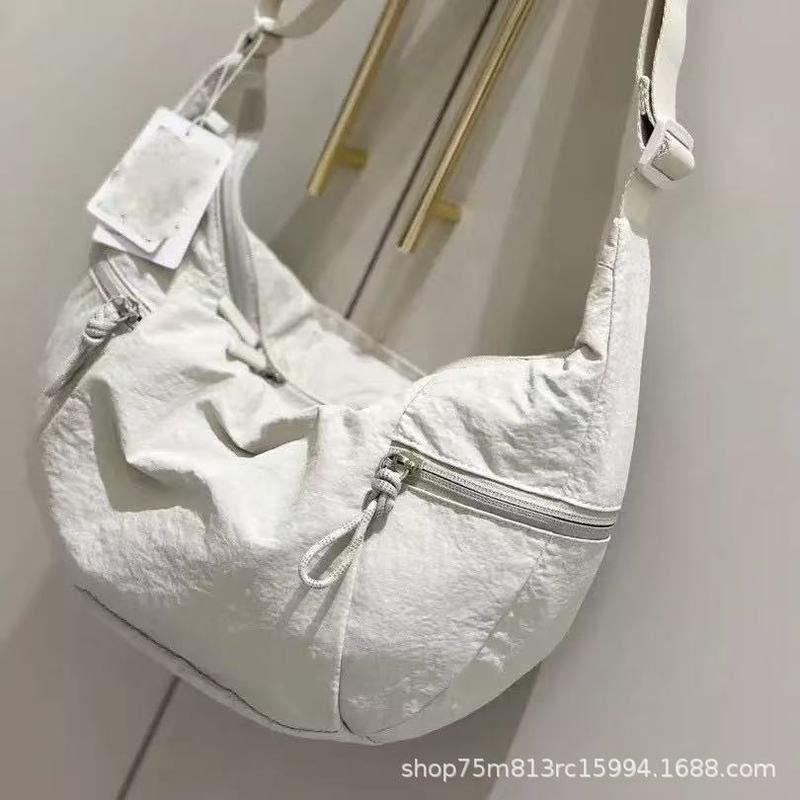 25 Lujia 新しいバッグ餃子バッグクロワッサンフィットネスヨガバッグシングルショルダークロスボディバッグ女性のポータブル脇の下バッグ|undefined