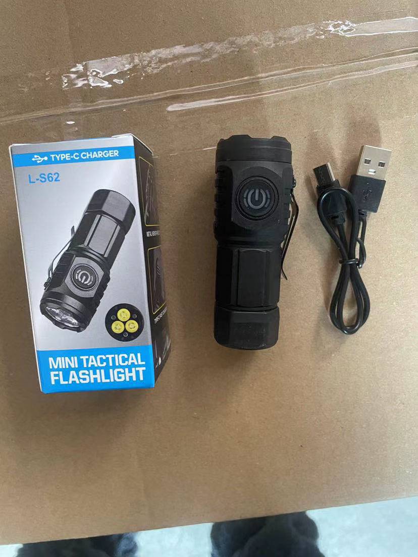 Tres ojos pequeños monstruos linterna de luz super brillante mini portátil led imán multifuncional cargar fuera del hogar usuario