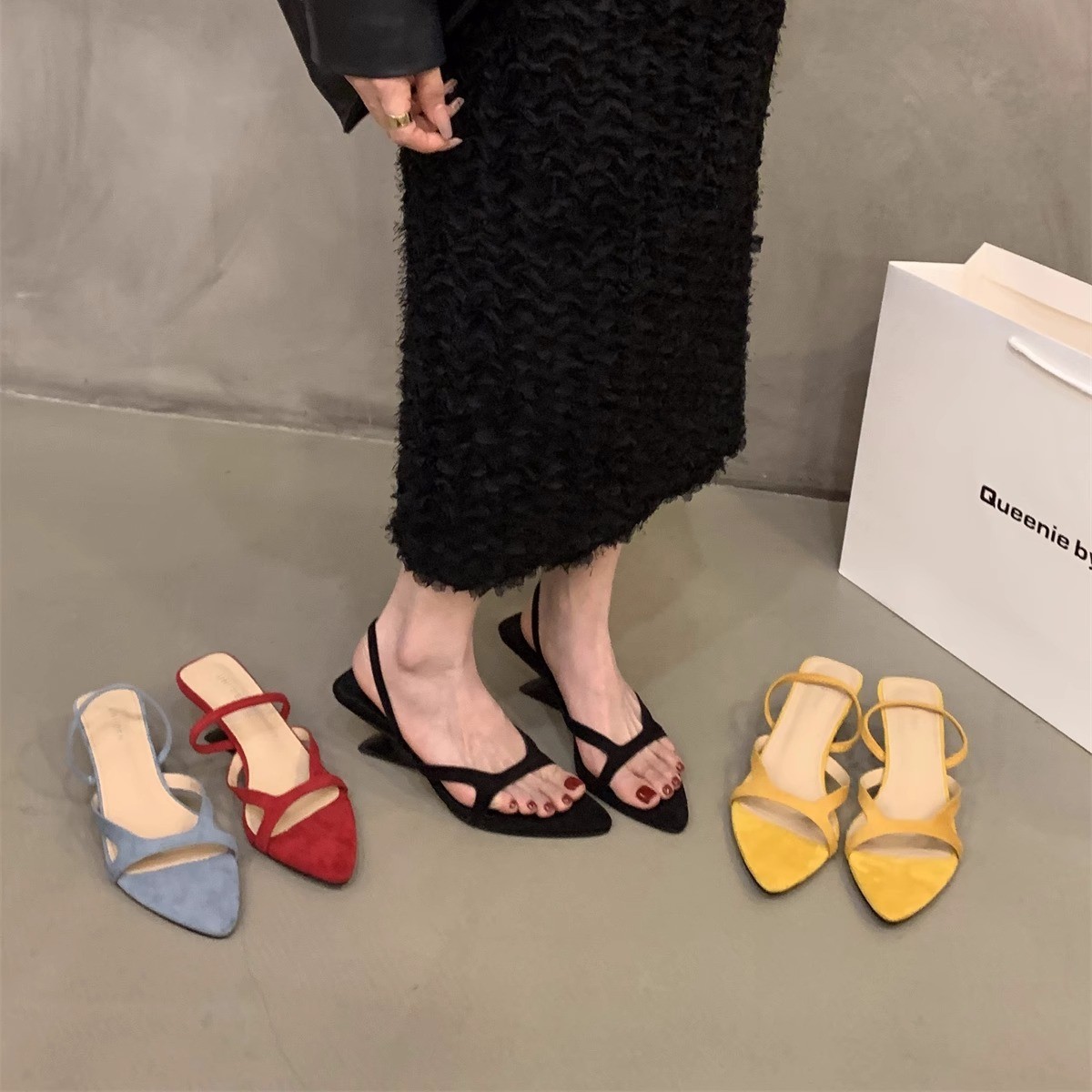 Pantuflas rojas de tacón alto de cuña, zapatos de hadas, desgaste exterior, verano 2025 con falda, sandalias francesas, sandalias