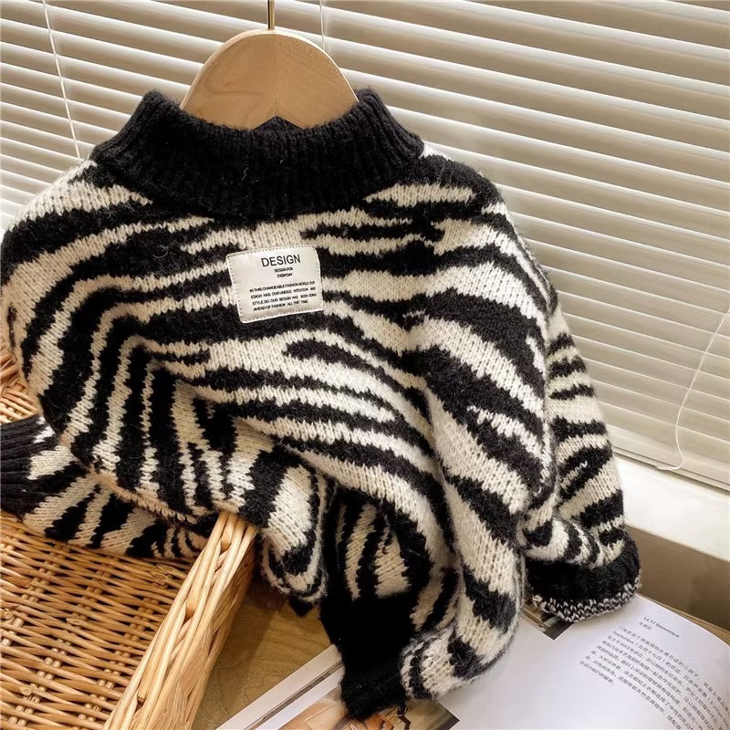 Children's sweaters, new autumn arrivals, zebra print knit sweaters for boys and girls, fleece-lined, thickened, label-embellished, round neck sweaters.