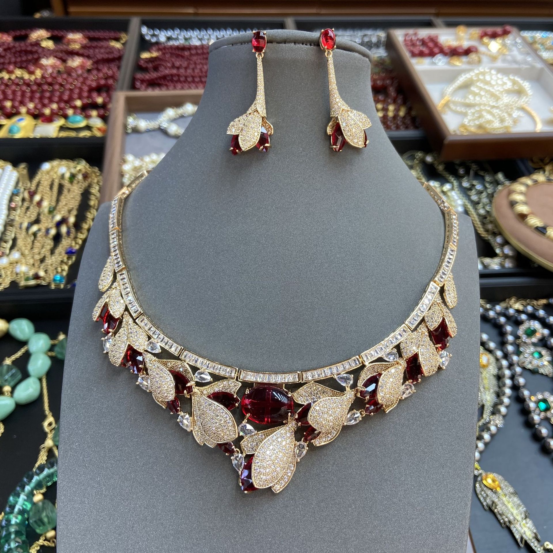 fashionable three dimensional earrings drop-shaped