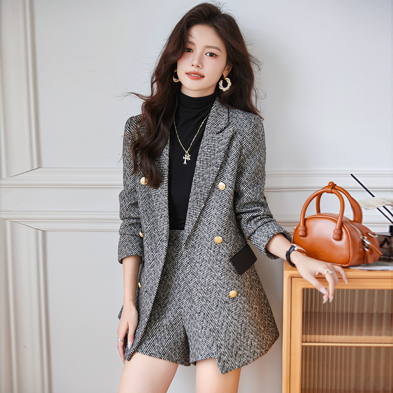 Woolen Slim Coat Image 3