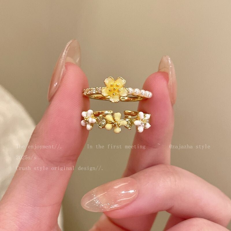 Daisy Flower Pearl Ring for Women, New Forest Style, Fresh and Delicate Index Finger Ring, Light Luxury, Exquisite, Niche, High-End Feel Daisy Flower Pearl Ring for Women, New Forest Style, Fresh and Delicate Index Finger Ring, Light Luxury, Exquisite, Niche, High-End Feel