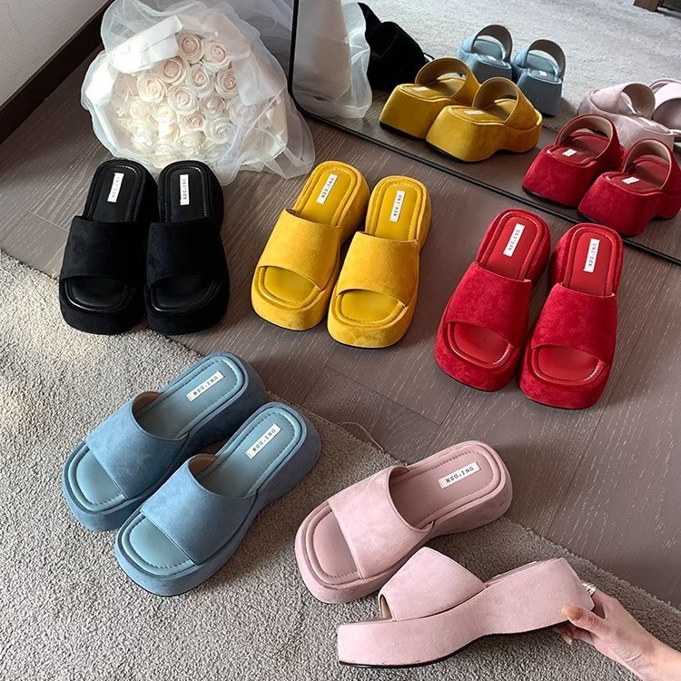 Zapatillas rojas retro de suela gruesa, zapatos de hadas, desgaste exterior 2025 nuevo verano, sandalias y sandalias de todo fósforo