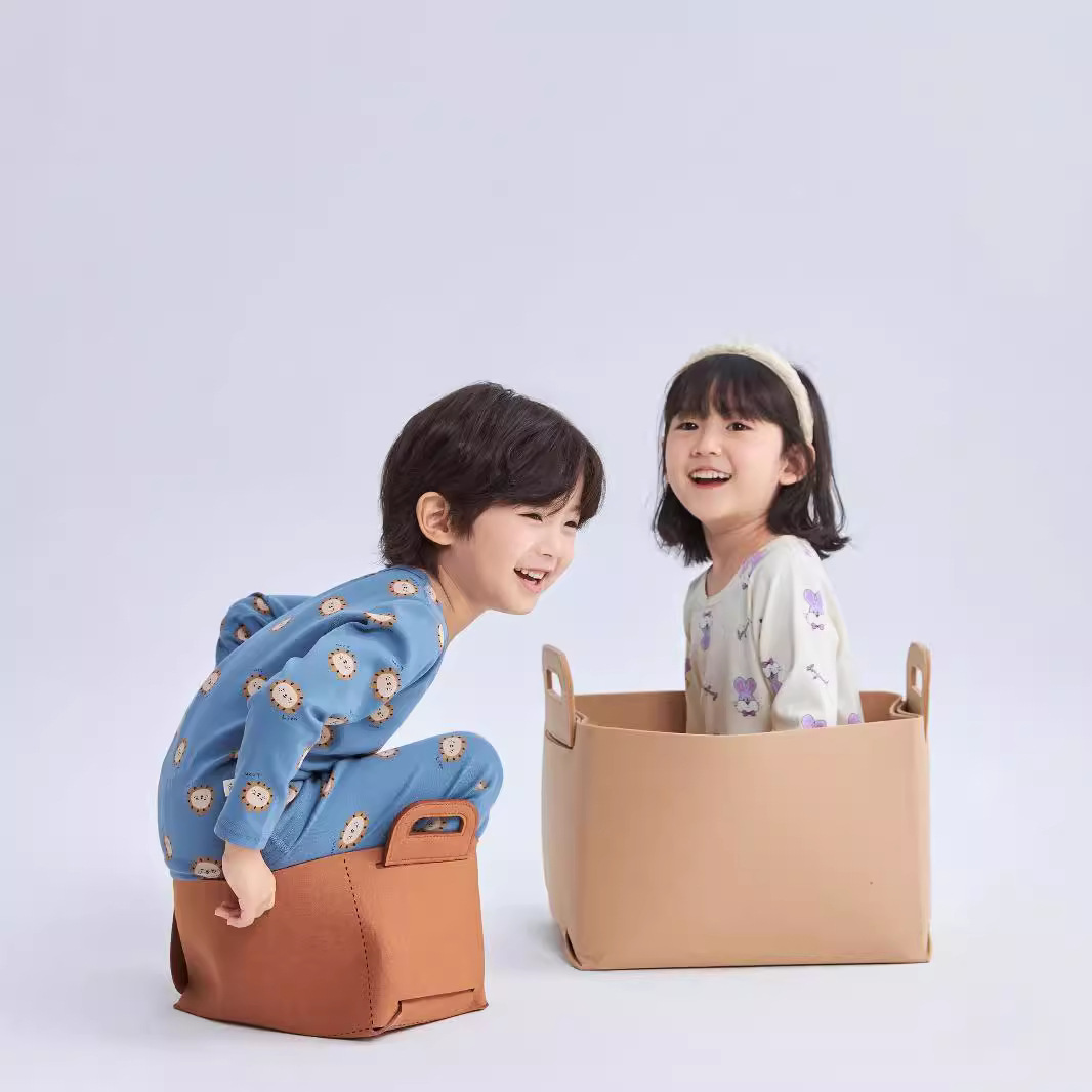 가을과 겨울의 한국어 버전 새로운 어린이 잠옷 면 샌딩 카테고리 중년 및 큰 어린이를위한 가을 옷 소년 소녀 홈 의류 재고