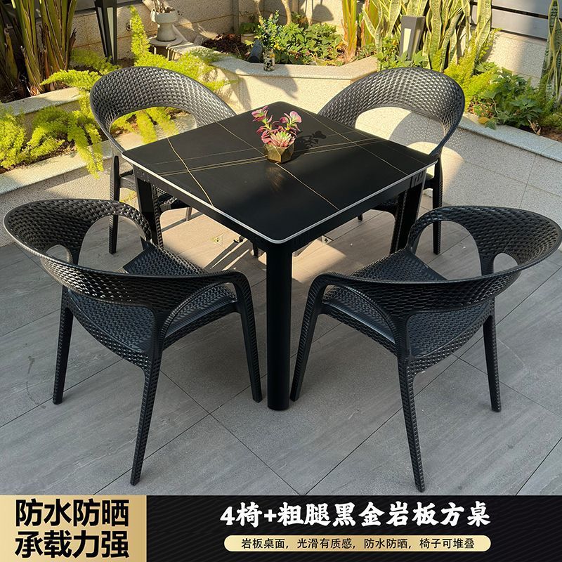 70*70cm 테이블과 모조 등나무 의자 4개