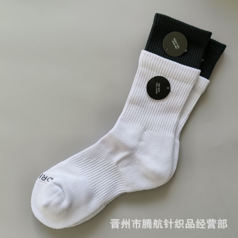 蘇万ナイキの靴下のカラーの二重は男女の中で長い筒のタオルの底のスポーツの靴下をつなぎ合わせてバスケットボールの靴下を走ります。