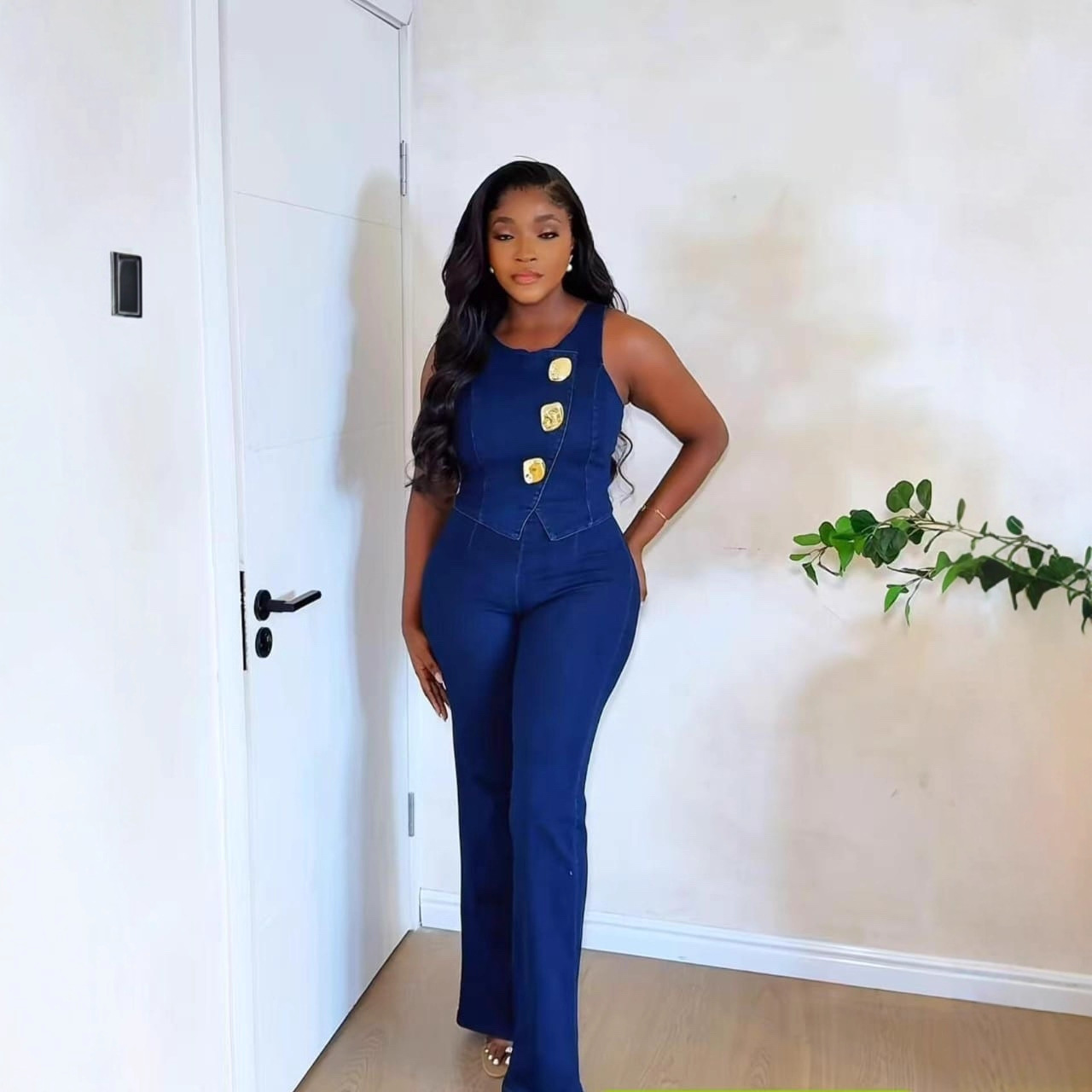 Women's Denim Jumpsuit With Metal Pin Decor - Fashionable Sleeveless Romper For Casual Street Style_ecoleips.com