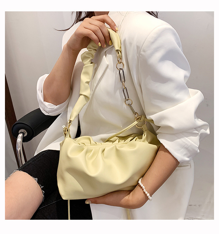 Western Style Pleated Chain Cloud Bag Female Summer 2021 New Fashion Simple Shoulder Underarm Bag Crossbody Dumpling Bag display picture 10