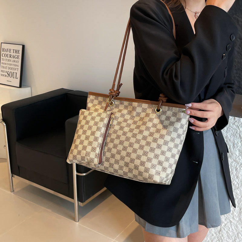 Bolsa de mano coreana transfronteriza a cuadrícula bolsas de mujer 2025, nuevo otoño bolsas de hombro de gran capacidad, bolsas para niños bajo las axilas