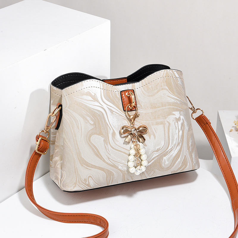 Mujeres versátiles nuevas bolsas de primavera y verano, bolsas de hombro, bolsas de mano, bolsas de mujer, moda coreana para mujeres. image 3