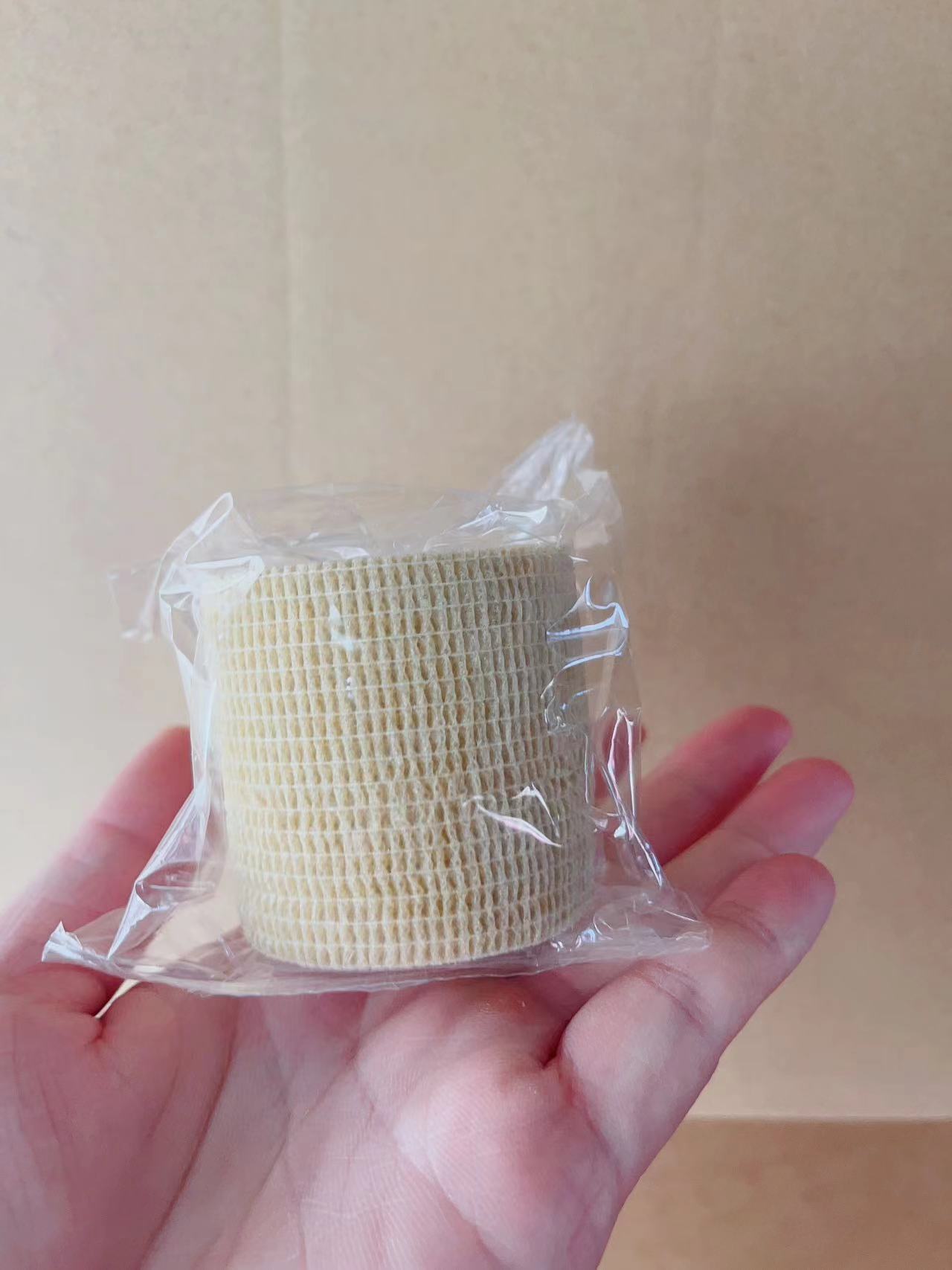 Fabricante universal no tejido elástico autoadhesivo vendaje escritura dedo tobillo vendaje deportes tatuaje mascota vendaje