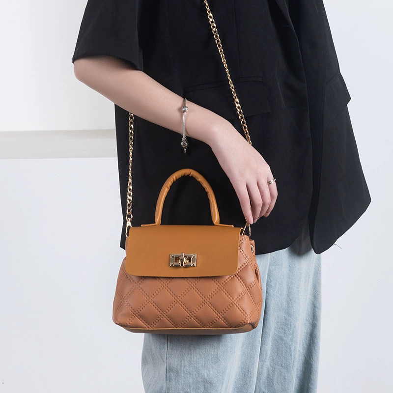 Small bag with diamond pattern, one-shoulder bag, shoulder bag, 2023 collection, chain bag