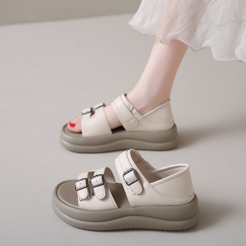 Zapatos de mujer de cuero suave, sandalias de suela gruesa para mujeres, verano 2026 nueva moda, zapatillas de dos zapatos de playa suaves.