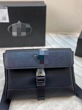 P拉达时尚进口降落伞防水尼龙纯单肩斜挎邮差手机包2VZ053