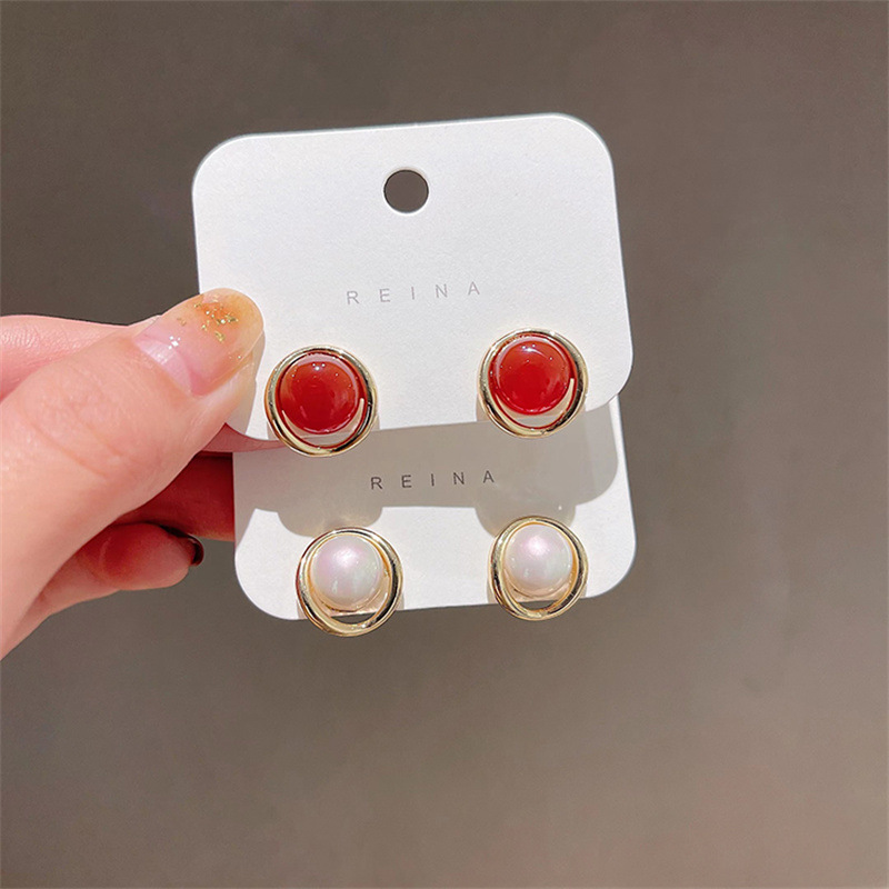 Simple Light Luxury Red Round Pearl Earrings Niche New Year 2022 New Trendy Earrings display picture 4