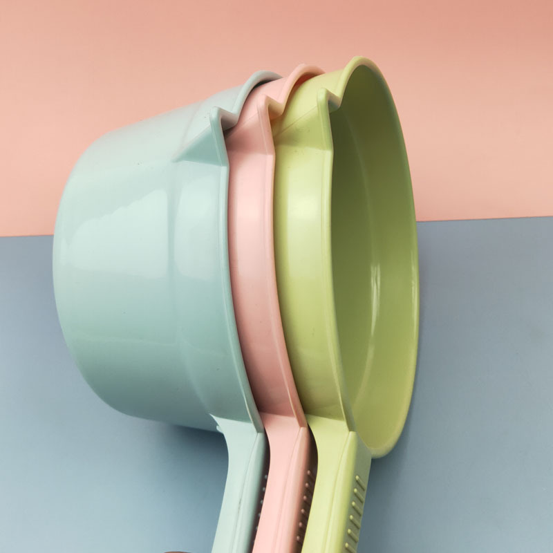 Wholesale household plastic water scoop baby bath water scoop kitchen water scoop running river and lake stall water scoop plastic water scoop