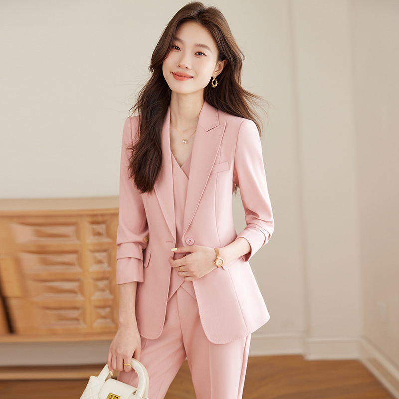 High-End Pink Whitening and Age-Reducing Suit Vest Three-Piece Set Fashionable Business Host Beauty Industry Suit Work Clothes High-End Pink Whitening and Age-Reducing Suit Vest Three-Piece Set Fashionable Business Host Beauty Industry Suit Work Clothes