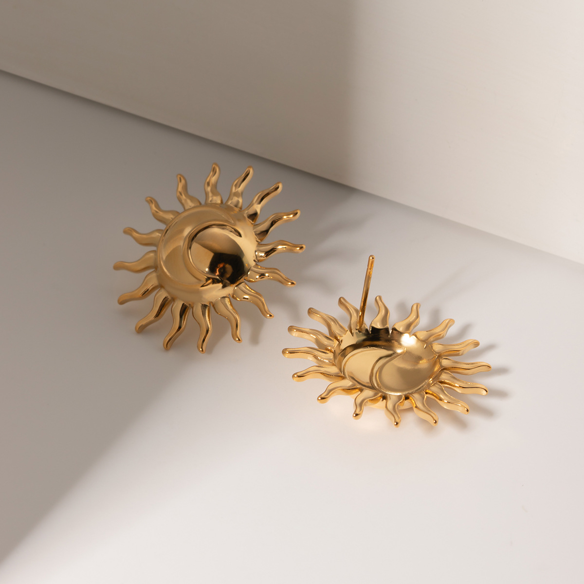 INS nuevo 18K oro Acero inoxidable ocho Awn estrella oído clip pendientes Acero inoxidable joyería moda personalizada regalo de las mujeres