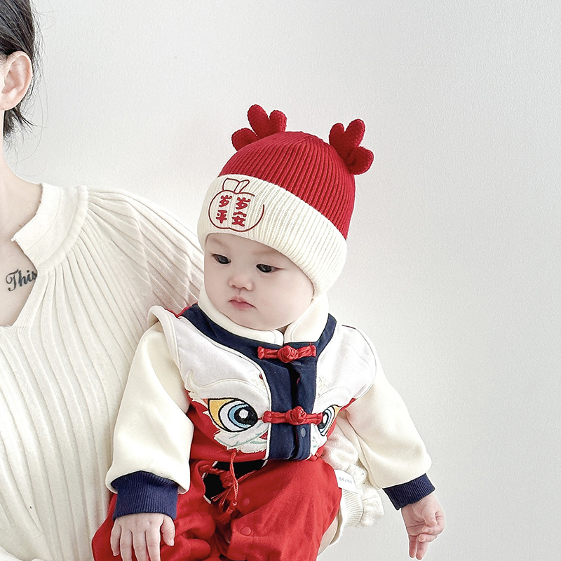 Sombreros para bebés otoño e invierno feliz Año Nuevo rojo grueso calentamiento sombrero de lana para hombres y mujeres bebés pequeños meses sombrero de punto