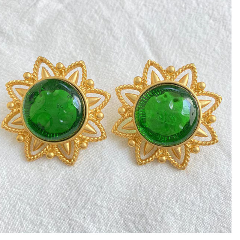 Women'S Gender Plating Design 1 Pair Retro Flower Alloy Plating Artificial Gemstones Women's Ear Studs