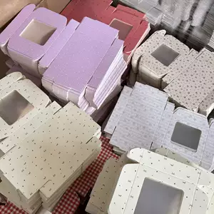 กล่องกระดาษใส่เครื่องประดับมีหน้าต่างใส