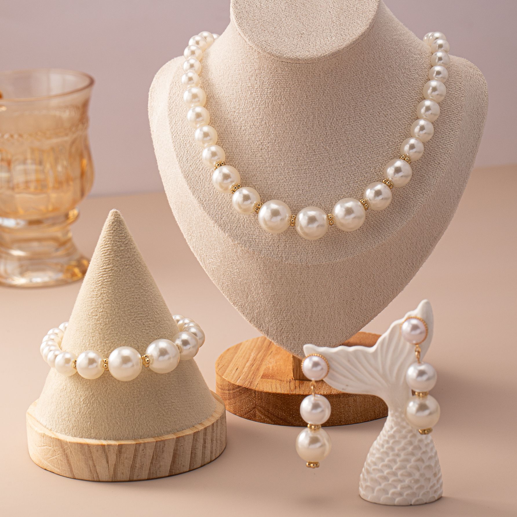 European and American cross-border trendy pearl necklace, bracelet, and earring set - retro luxury fashion style.
