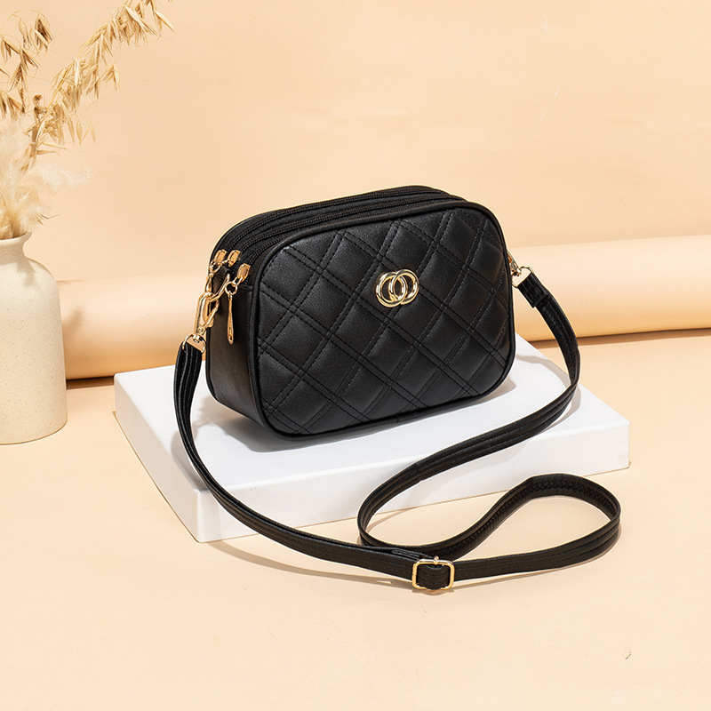 Gran capacidad de tres cremallera mochila 2024 nueva moda simple en forma de V diamante corazón bordado monocromático bolsa de cámara