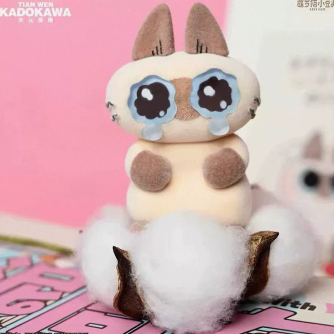 Коллекционный плюшевый «blind box» (Azuki Can) — сиамская кошка Xiaodou Ni 2‑го поколения, мини-фигурка