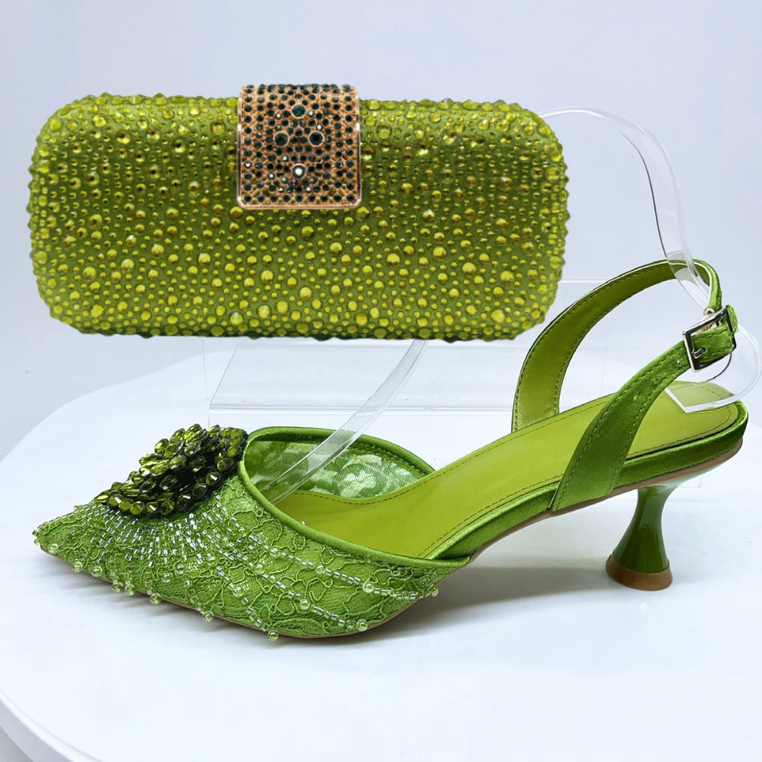 Zapatos estilo italiano para la cena sandalias de tacones finas de verano mujer diamante de punta zapatos de novia