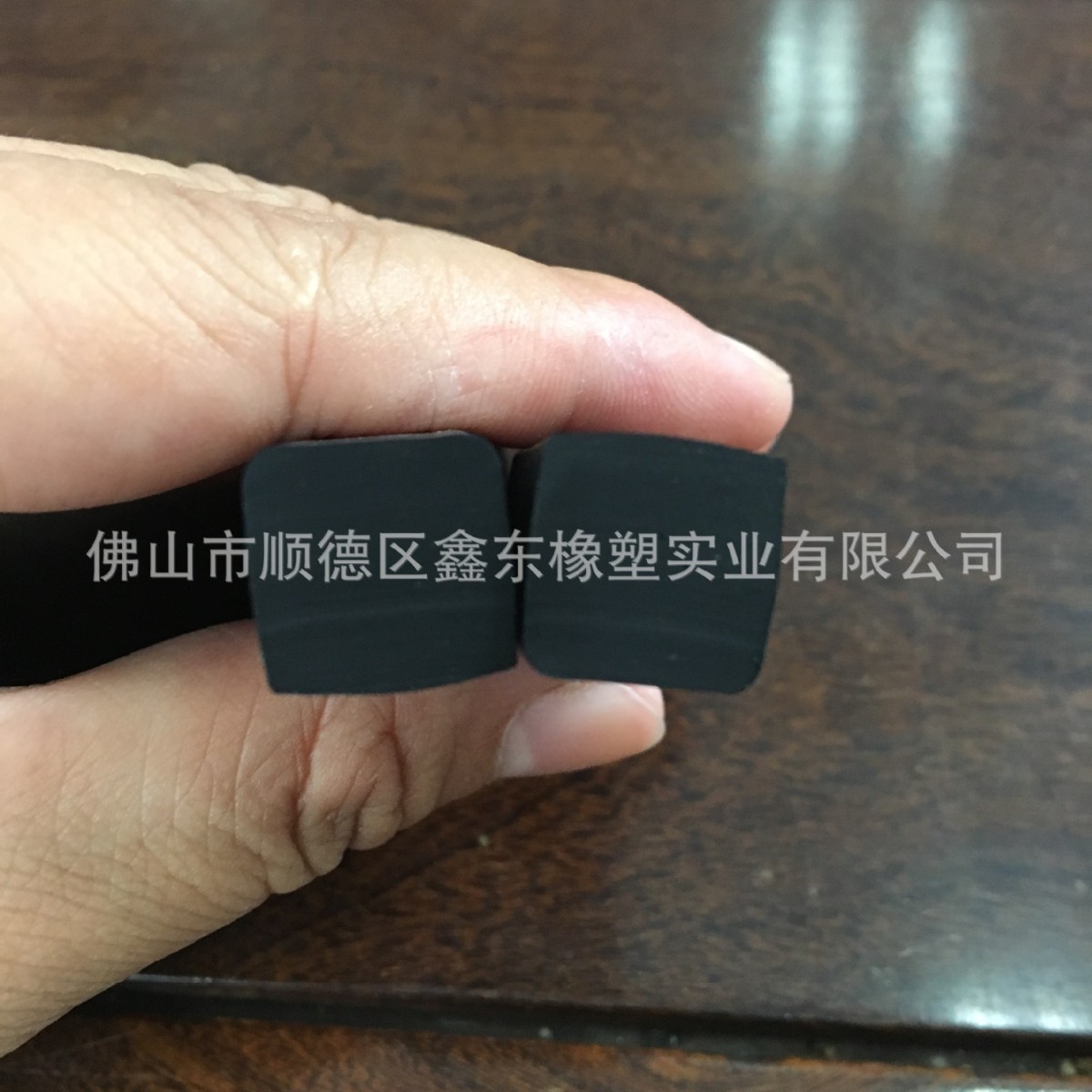 供应三元乙丙实心橡胶圆条 方条 异型胶条 橡胶密封条 20*20mm