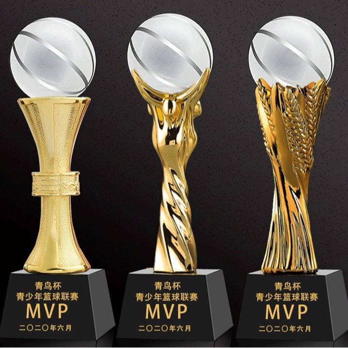 Personalizado trofeo de juego dorado baloncesto fútbol bádminton tenis de mesa correr cristal dorado trofeo infantil grabado