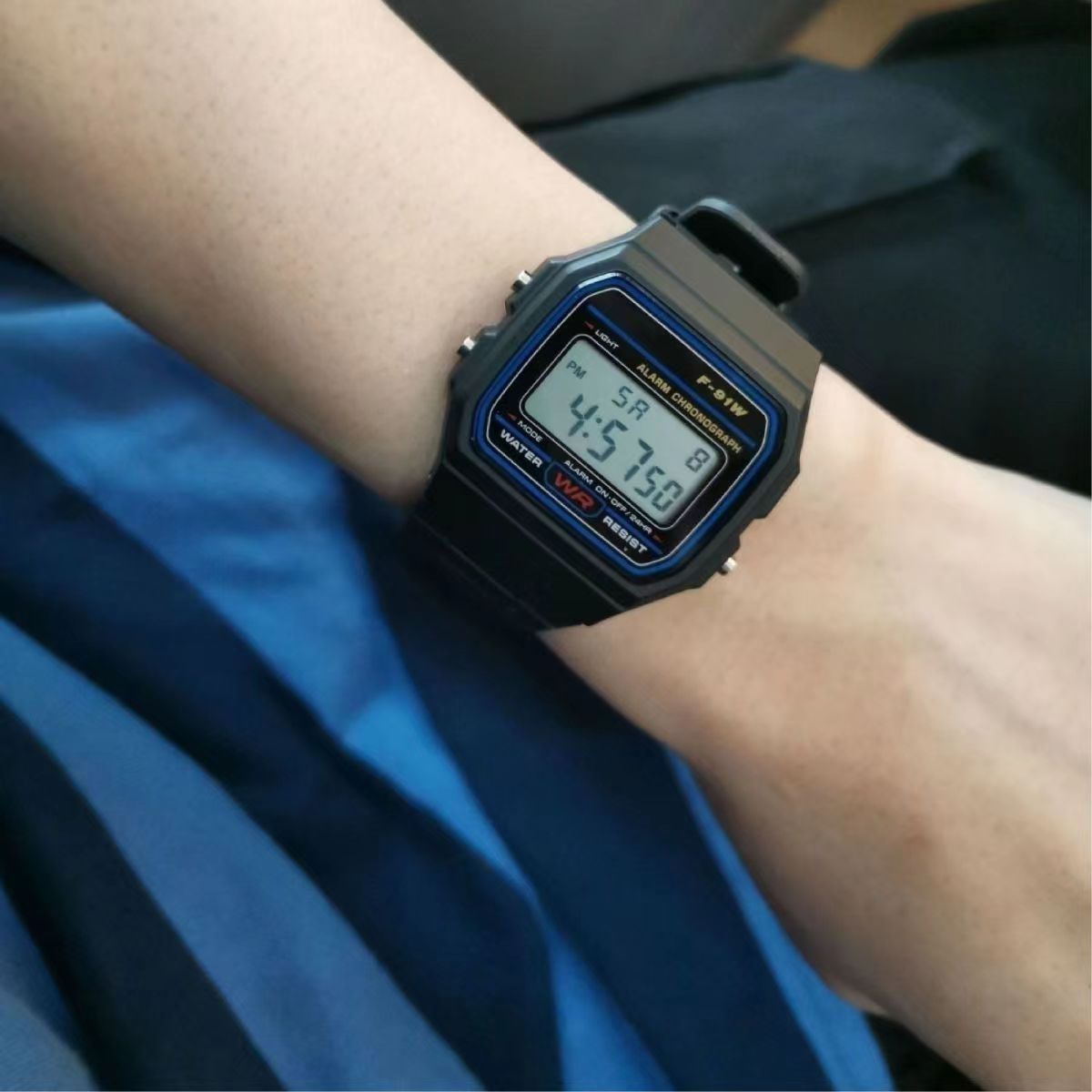 Popular Retro Digital Display Timer Alarm Clock Lantern Multi-Functional Sports Student Digital Watch Cold Light F-91W