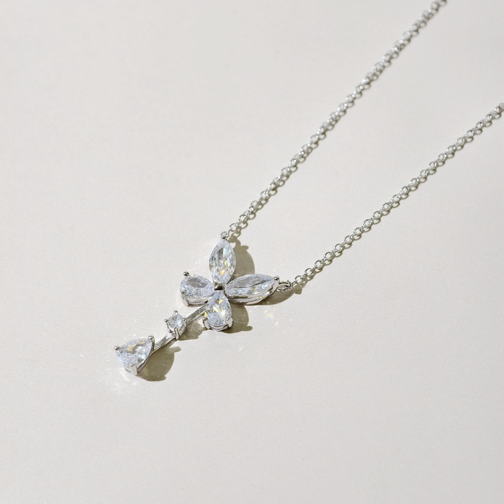 格家闪钻幻影蝴蝶水滴项链蝴蝶结女小众设计网红ins冷淡风锁骨链