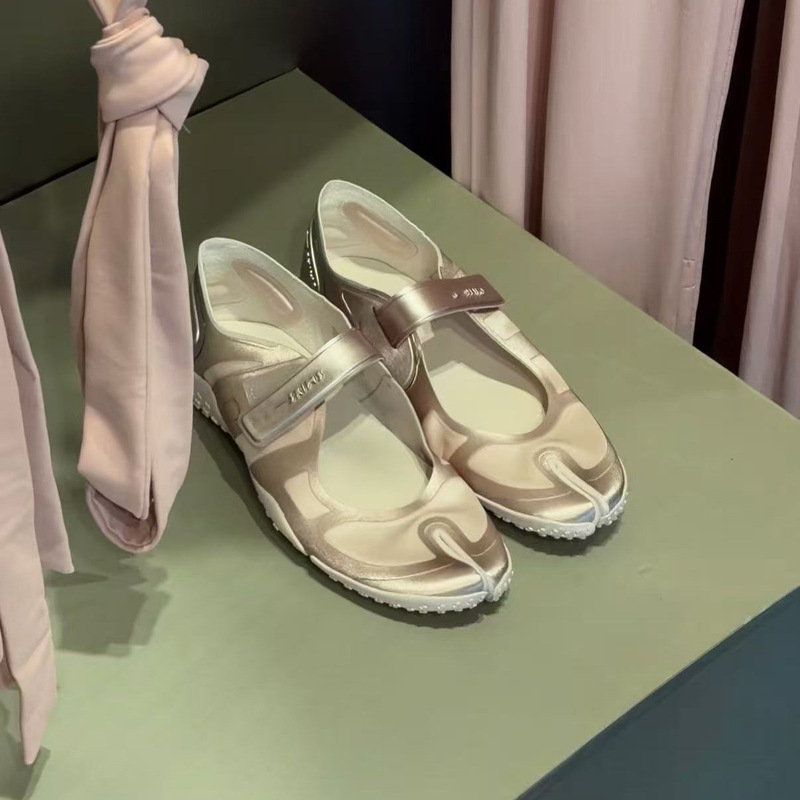 Rift Mesh Soft-Soled Ballet Shoes 26Th Year New Summer Casual Split-Toe Shoes Lisa Same Style Satin Thin-Soled Sandals Rift Mesh Soft-Soled Ballet Shoes 26Th Year New Summer Casual Split-Toe Shoes Lisa Same Style Satin Thin-Soled Sandals
