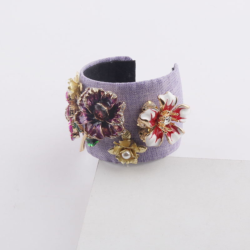 Baroque Metal Rose Flower Diamond Gemstone Bracelet display picture 7